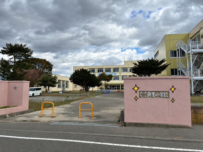 苫小牧市立北星小学校の正門